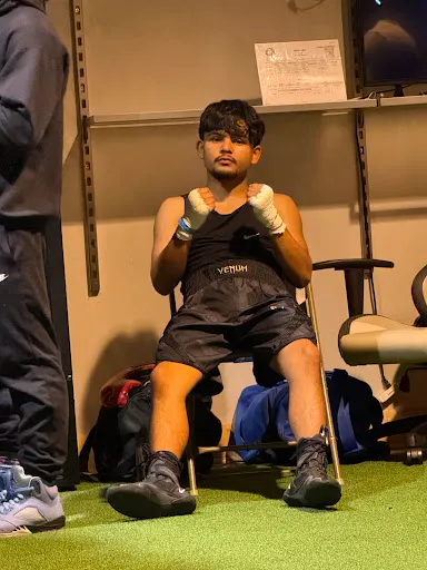 CHAMPION HOLT BOXING