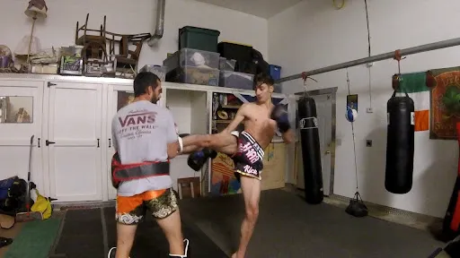 RH Muay Thai