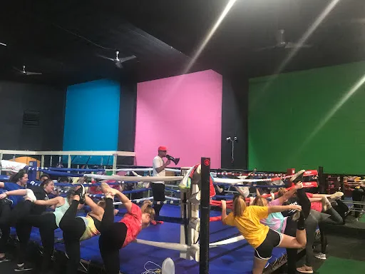 Star Status Boxing Mon Valley